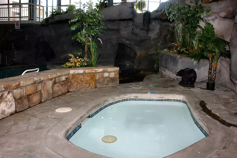 Kid-sized indoor pool at Sidney James Mountain Lodge
