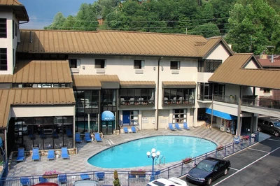 outdoor pool at our pet friendly Gatlinburg hotel