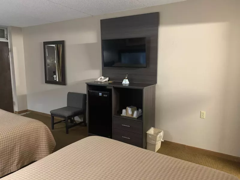 Double Queen Courtside room with no balcony