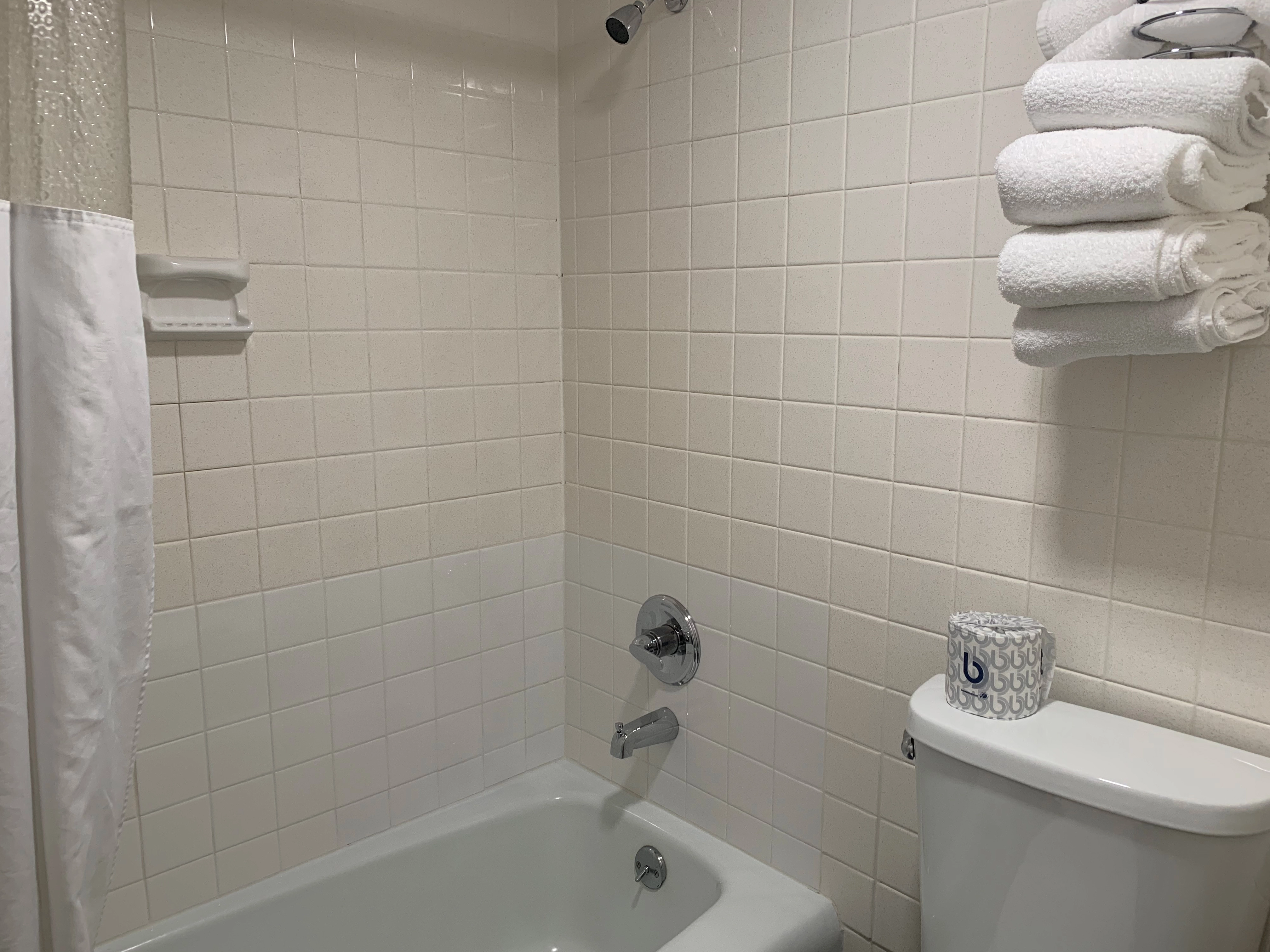 Bathroom of Double Queen Creekside room with balcony