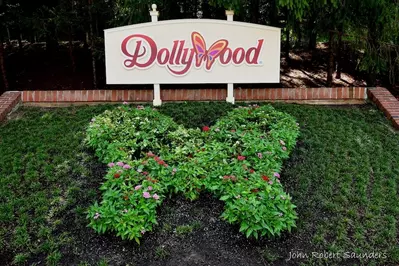 Dollywood sign